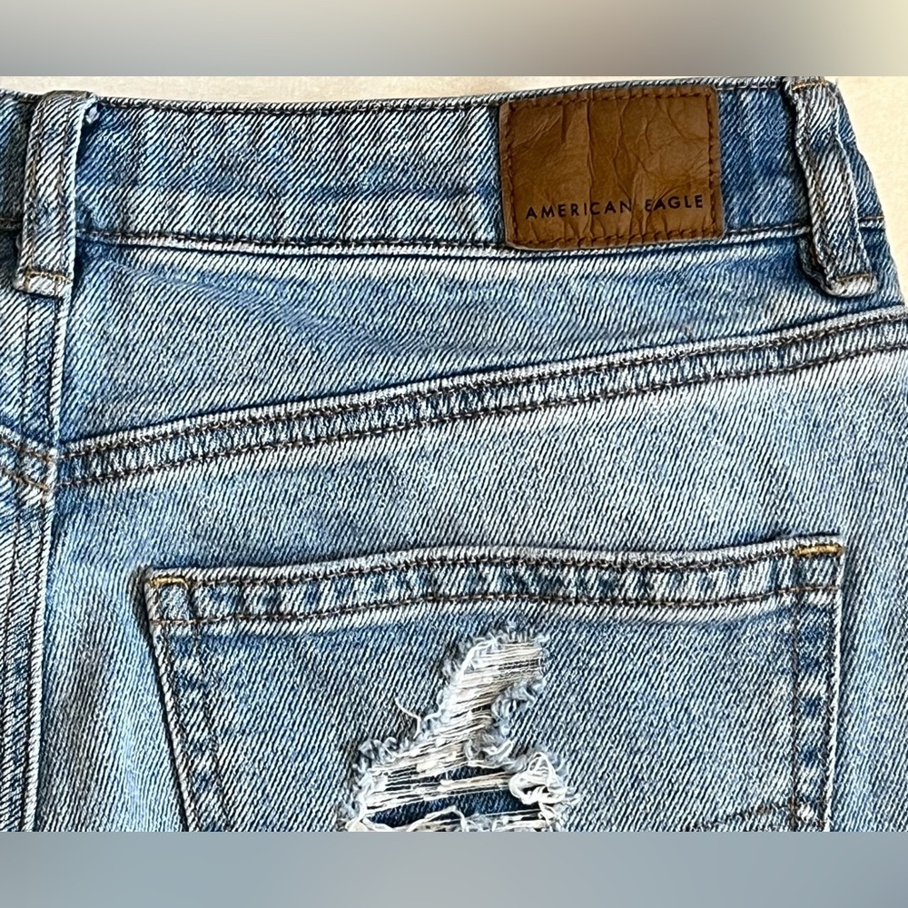 American Eagle Stretch Women’s Distressed Light Blue Mom Jeans Size 6 Short - Picture 13 of 14